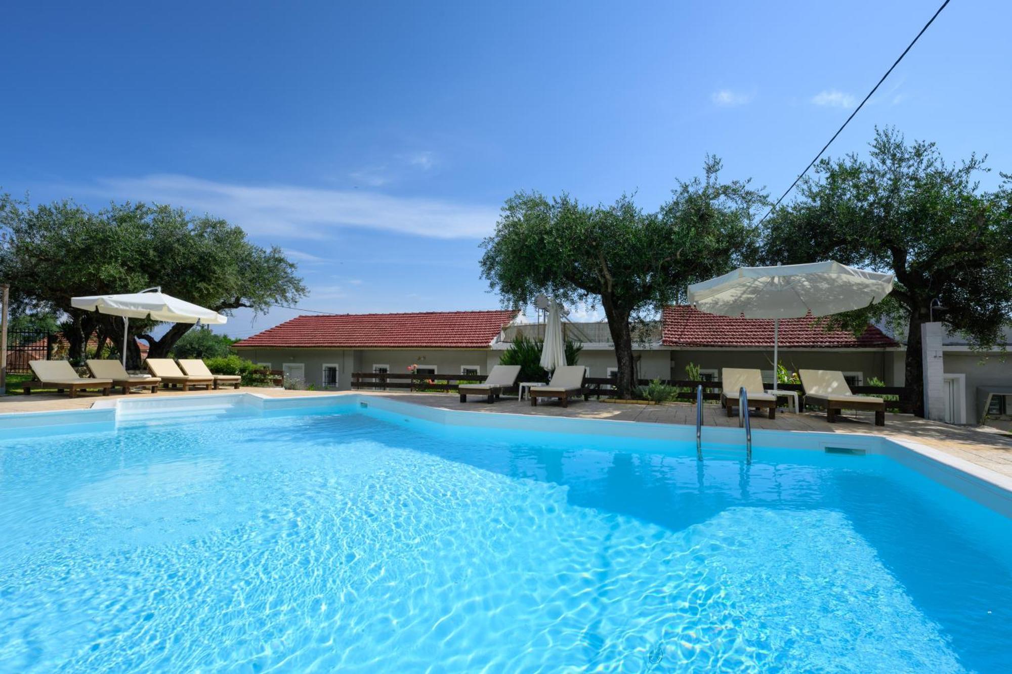 Olive Grove Poolside Apartments Benitses  Exterior photo