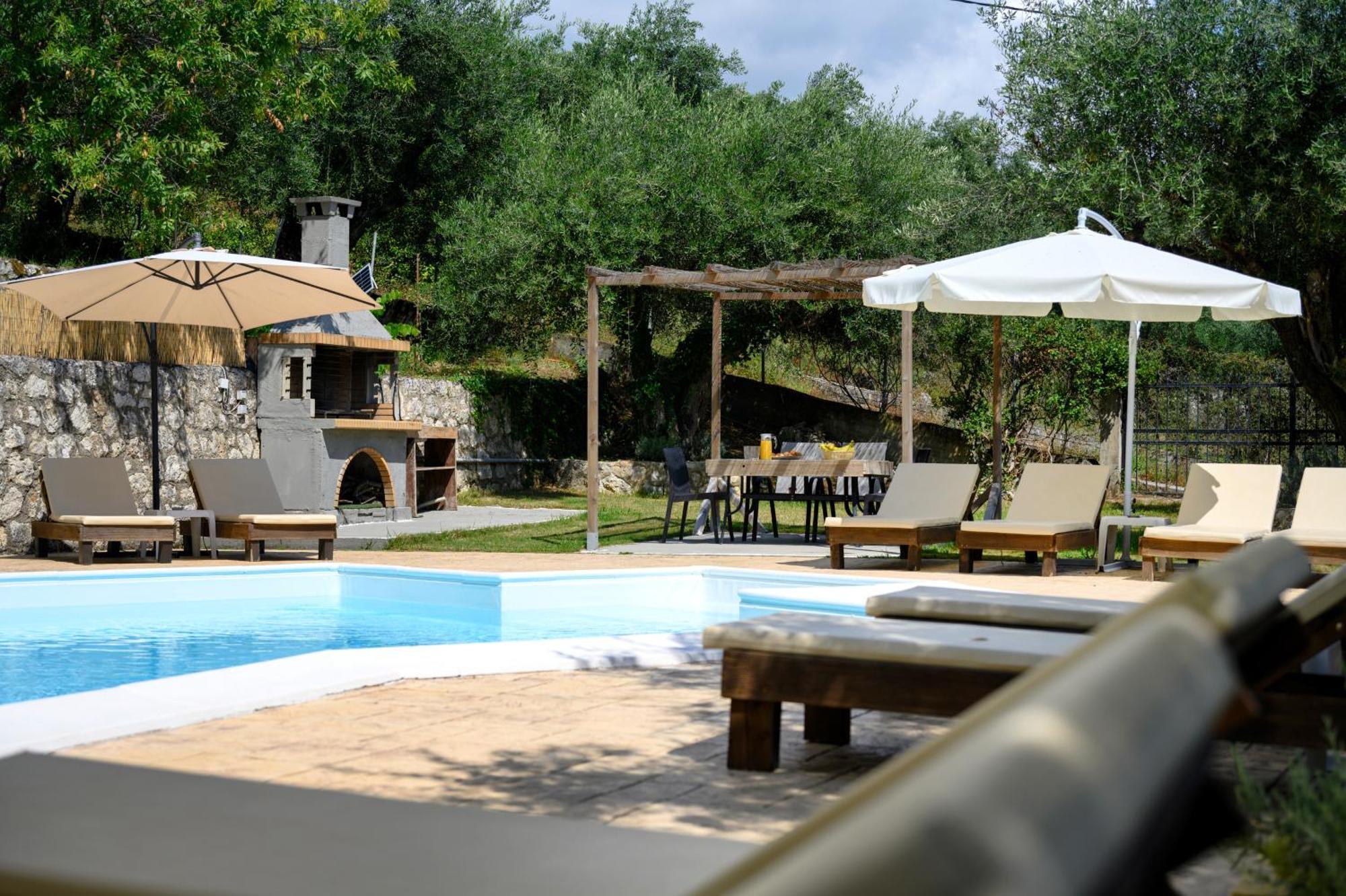 Olive Grove Poolside Apartments Benitses  Exterior photo
