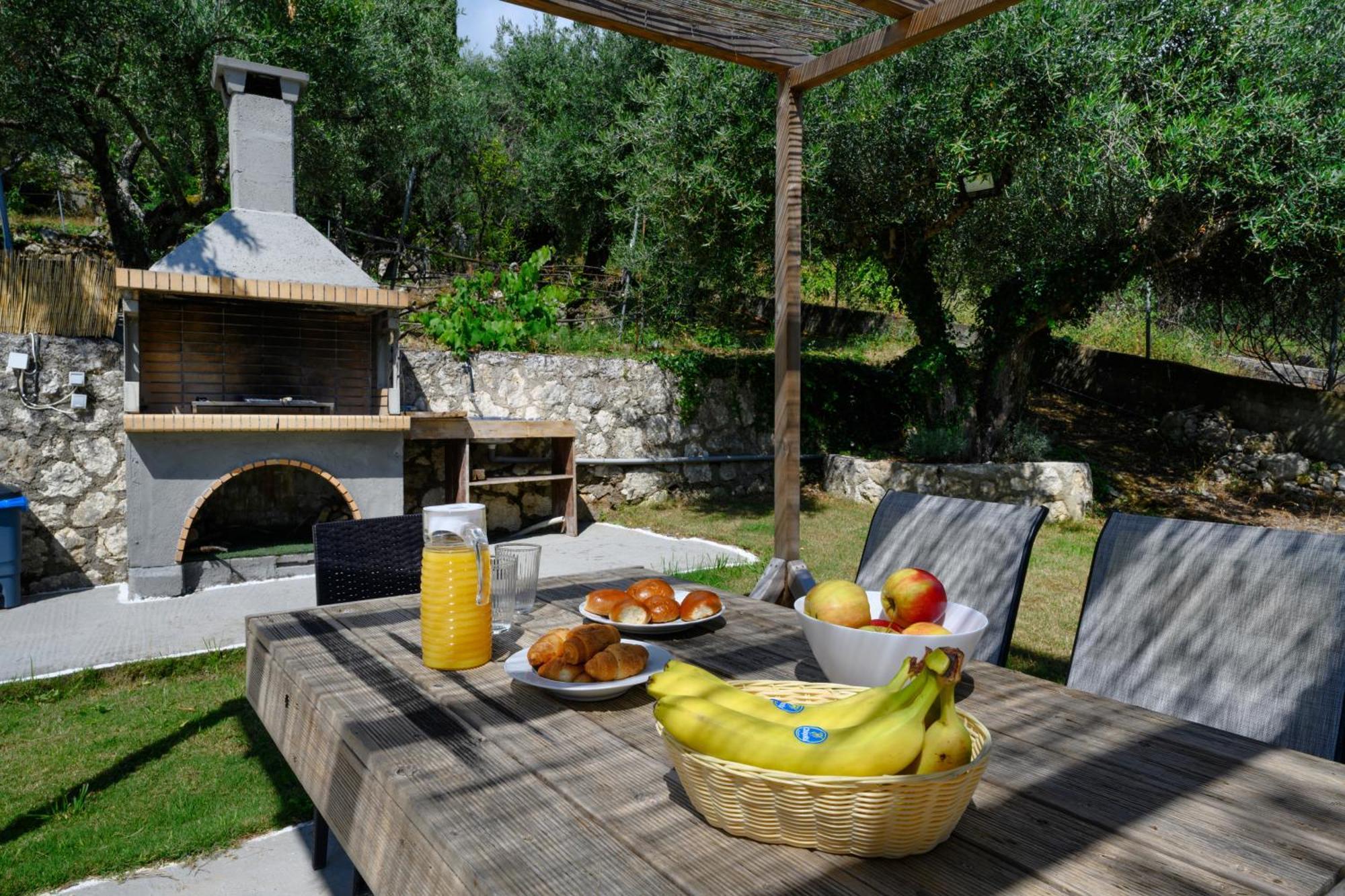 Olive Grove Poolside Apartments Benitses  Exterior photo